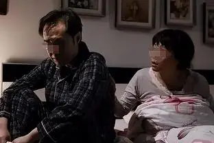 与雷腾龙儿子比拼用筷子夹食物，李可：我出生后不久就会用筷子了
